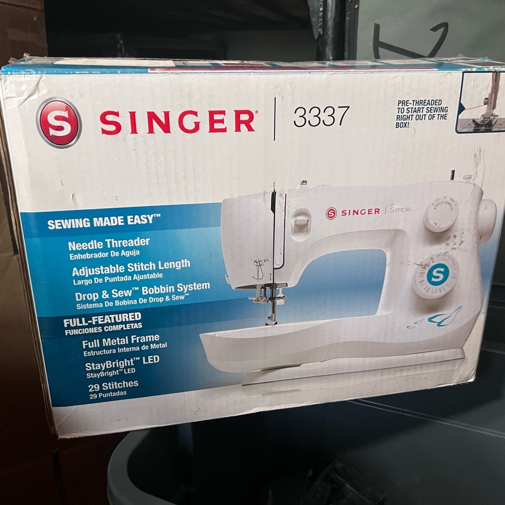 Brand New Singer Simple 3337 Seeing Machine!